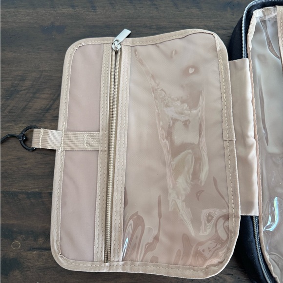 Bagsmart Toiletries Bag. - Picture 9 of 10